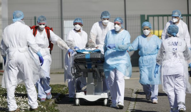 PANDEMIJA SE NE SMIRUJE! U Francuskoj više od 14.400 novozaraženih, 39 preminulih od korone!
