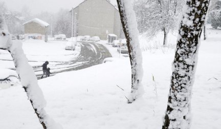 ZABELELA SE SRBIJA! Pao prvi sneg na Kosovu i Metohiji, na Brezovici SNEŽNI POKRIVAČ ČETIRI CENTIMETRA! (Foto/Video)