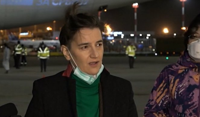 SVET POSTAJE JEDNO U TEŠKIM VREMENIMA! Premijerka Ana Brnabić dočekala novu medicinsku pomoć iz Kine na aerodromu! (Video)