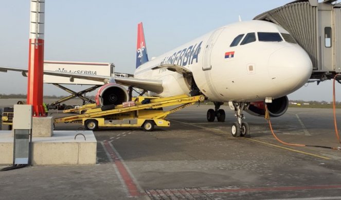 ONI SU PONOS SRBIJE! Sleteo avion sa srpskim državljanima iz Nemačke, MEĐU NJIMA JE 24 MEDICINSKA RADNIKA koji se vraćaju da pomognu našoj zemlji! (VIDEO/FOTO)