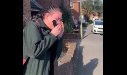 (VIDEO) SUZE MLADE BOLNIČARKE GANULE SVET Krenula je na posao, a ispred kuće je zbog koronavirusa doživela ŠOK!