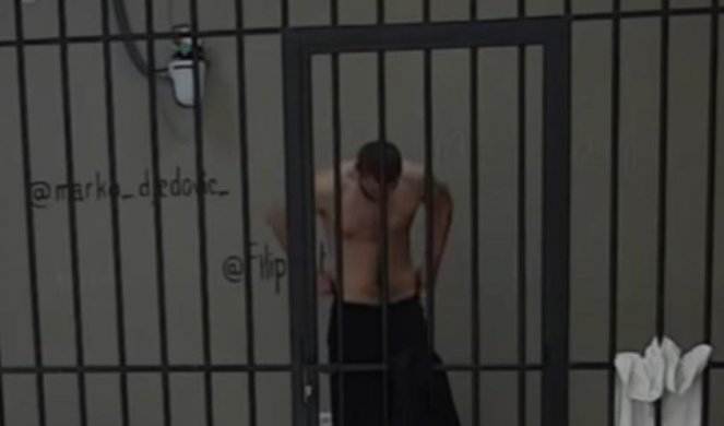 (VIDEO) Mensur se SKINUO u zatvoru - SAKRIO SE IZA ŠIPKI DOK JE RADIO OVO!