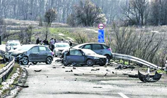 JEZIVA SAOBRAĆAJKA U BEČEJU! Dvoje mrtvih, jedna osoba teško povređena