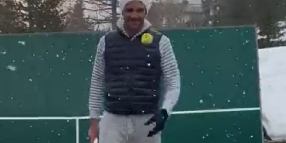 (VIDEO) NOVAČE, FEDERER ŽELI NEŠTO DA TI KAŽE! Evo šta Rodžer radi po snegu nakon što je operisao koleno!