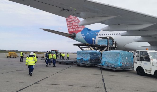 BRATSKA KINA POSLALA JOŠ POMOĆI SRBIJI! Evo šta je sve stiglo na Aerodrom Nikola Tesla! (FOTO)