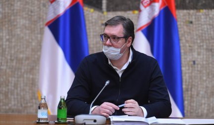 (VIDEO) SJAJNE VESTI U BORBI PROTIV KORONAVIRUSA! Oglasio se predsednik Vučić: POČELA MASOVNA PROIZVODNJA HIRURŠKIH MASKI U RUMI!
