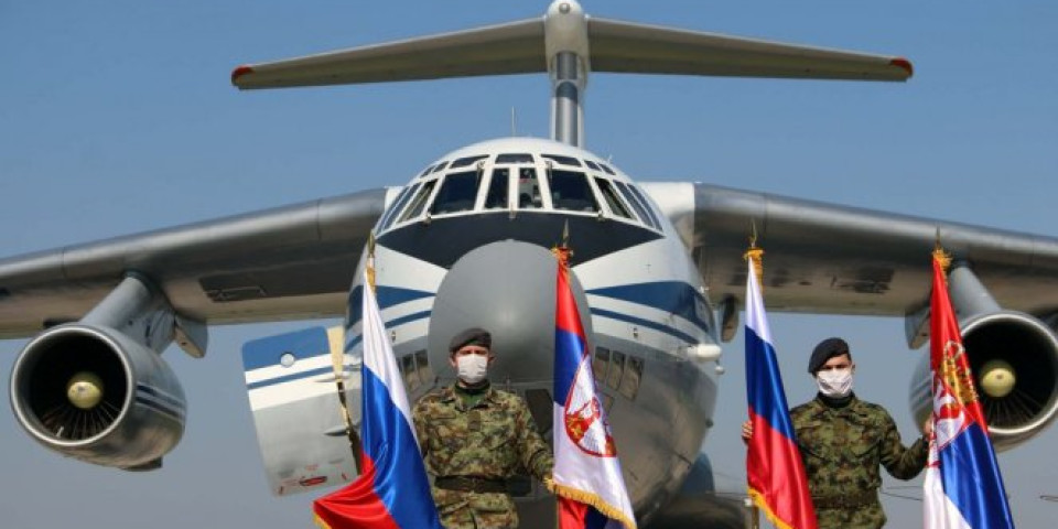 (FOTO/VIDEO) RUSKI MEDIJI NA NOGAMA ZBOG SRBIJE! Il-76 jedan za drugim sleću na Batajnicu, SRBI NAS DOČEKUJU SA HLEBOM I SOLJU!