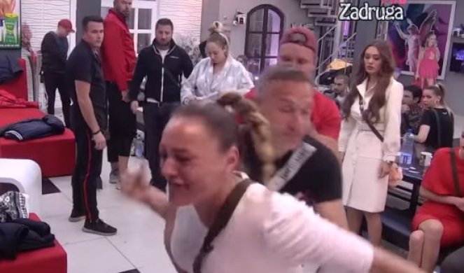 ANABELA DOŽIVELA NERVNI SLOM! Jezivi URLICI odjekivali imanjem - umesto Lune tešio je Gagi! (VIDEO)