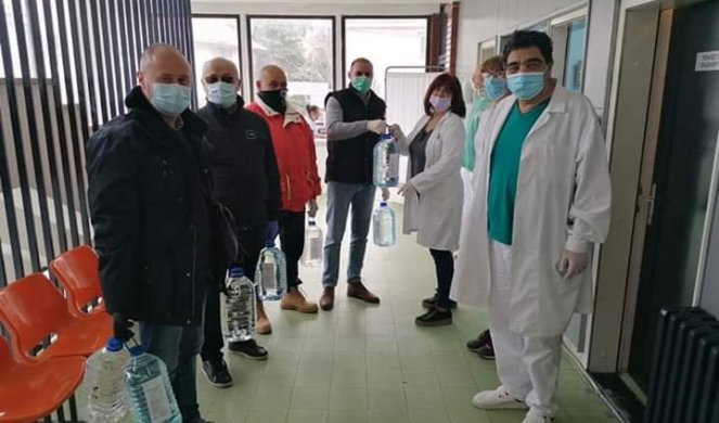 DRAGOCENA POMOĆ ZA DOMOVE ZDRAVLJA: Destilerija donirala dezinfekciona sredstva medicinarima u Gradištu, Golupcu i Kučevu