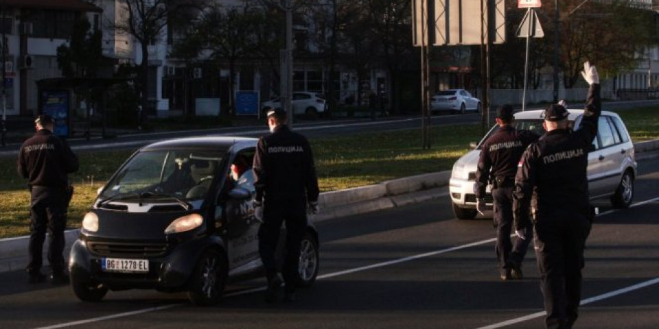 LJUDI NIKAKO DA SHVATE DA MORAJU DA OSTANU U KUĆAMA! 73 osobe prekršilo mere Vlade!