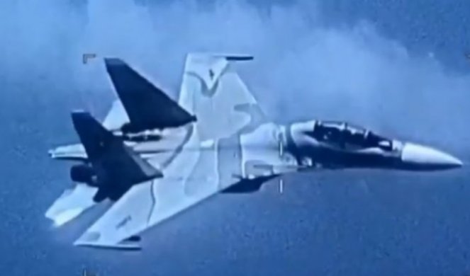 UMALO INCIDENT NA GRANICI SA VENECUELOM! Ruski avion Su-35 presreo dva američka borbena aviona i PRIMORAO IH DA SE POVUKU! (VIDEO)