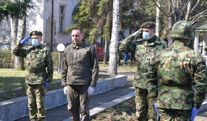 (FOTO/VIDEO) MINISTAR VULIN POLOŽIO VENAC U KRUŠEVCU: Sećamo se onih koji su nam odbranili domovinu na Košarama i na Paštriku