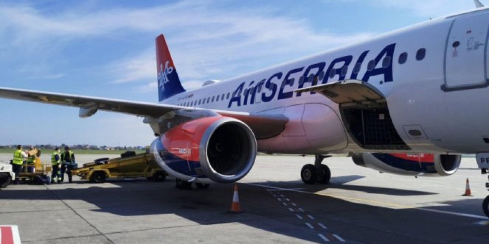 JOŠ JEDNA USPEŠNA MISIJA! Na beogradski aerodrom sleteo avion sa 139 naših državljana iz Beča! (VIDEO)