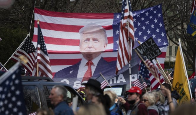 (FOTO) PROTESTI U AMERICI! Hiljade traže ukidanje karantina, Tramp ih podržava!