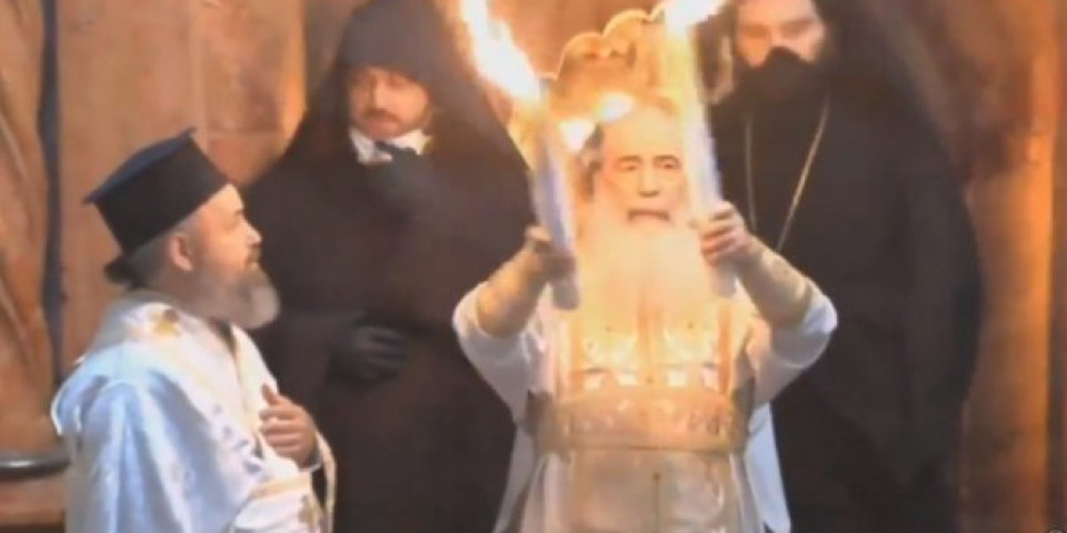 ČUDO SVETOG PLAMENA U DOBA KORONE! Upaljen blagodatni oganj u Jerusalimu, vernika nije bilo! (VIDEO)