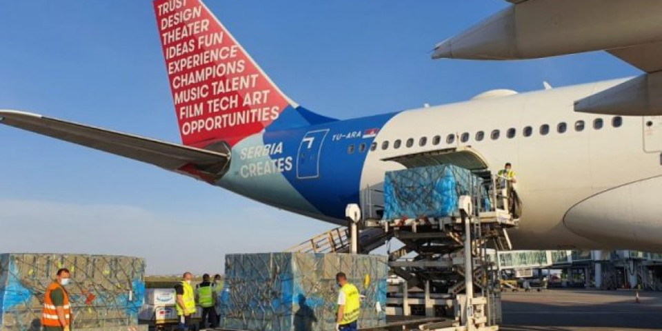 (FOTO/VIDEO) STIGLA NOVA TURA MEDICINSKE POMOĆI! najveći avion Er Srbije sleteo na Aerodrom Nikola Tesla!