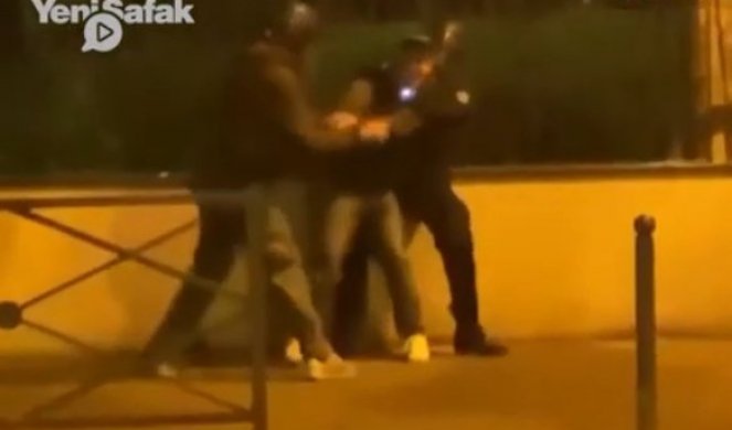 BUKTI SUKOB U FRANCUSKOJ ZBOG KARANTINA! Mladići napali policiju u siromašnom delu Pariza (VIDEO)