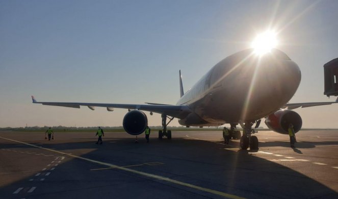 STIGAO NOVI KONTINGENT POMOĆI IZ KINE! Avion A330 jutros doleteo iz Šangaja pun medicinske opreme! (VIDEO/FOTO)