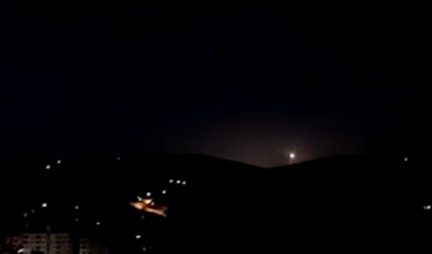 IZRAEL NAPAO SIRIJU, RAKETIRAN DAMASK! Udar krenuo preko Golanske visoravni i Libana, Asadova PVO ispalila veliki broj projektila! /VIDEO/