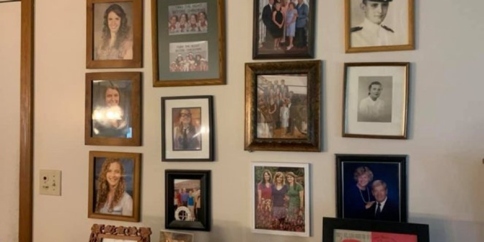 (VIDEO/FOTO) Muž i žena pogledali su u slike koje godinama stoje na njihovom zidu i ŠOKIRALI SE ONIM ŠTO SU PRIMETILI