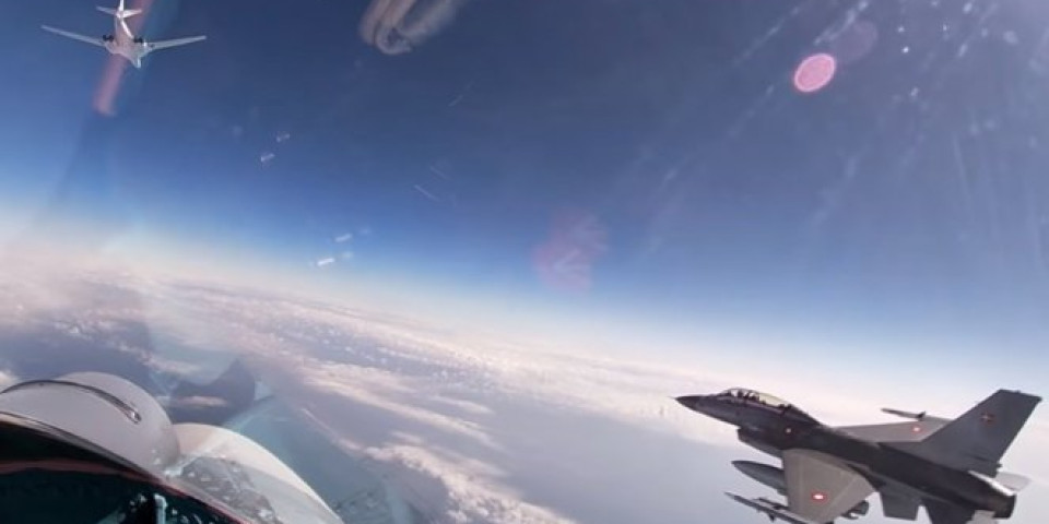 (VIDEO) RUSKI BOMBARDERI I NATO LOVCI OČI U OČI! Pogledajte snimak nastao iznad Baltika!
