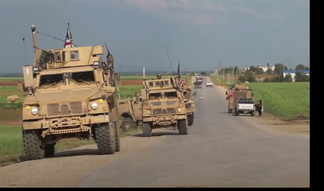 DALJE NEĆEŠ MOĆI! Rusi blokirali put američkom vojnom konvoju, ne dozvoljavaju im da uđu dublje na severu Sirije! (FOTO/VIDEO)