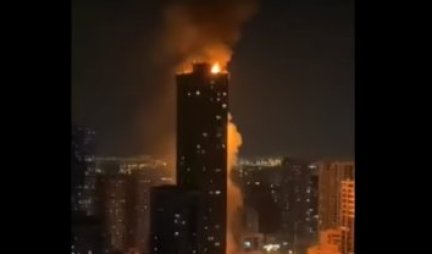 VATRA GUTA NEBODER KAO HEPO KOCKICU! Jezivi prizori požara u UAE, čudom nema mrtvih! (VIDEO)