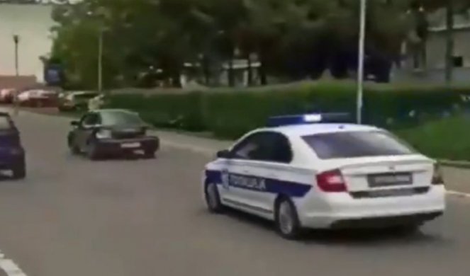 (VIDEO) ŠOK SNIMAK POTERE U ŽELEZNIKU! Policija juri crni auto, GRAĐANI NAVIJAJU ZA BEGUNCA! A evo zašto je bežao!