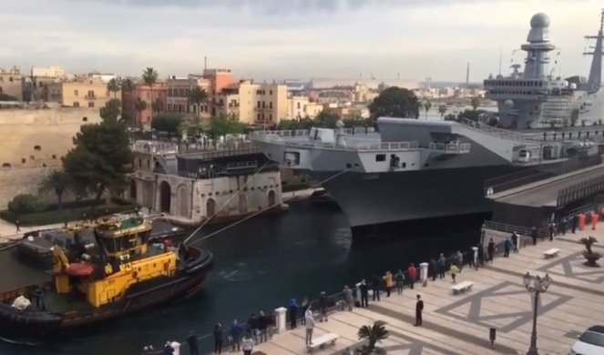 POGLEDAJTE KAKO SE ITALIJANSKI NOSAČ AVIONA PROVLAČI KROZ KANAL! Pripremljen da integriše nove F-35B avione! (VIDEO)