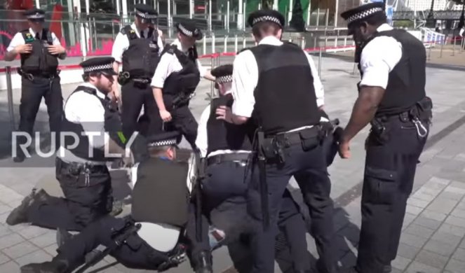 LONDONSKA POLICIJA OČAJNA! Bijemo izgubljenu bitku, ljudi jedu picu i piju pivo u parkovima! (VIDEO)