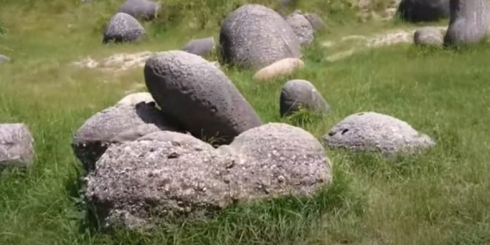 MISTERIOZNO KAMENJE U RUMUNIJI Samo se pomera i menja veličinu! (VIDEO)