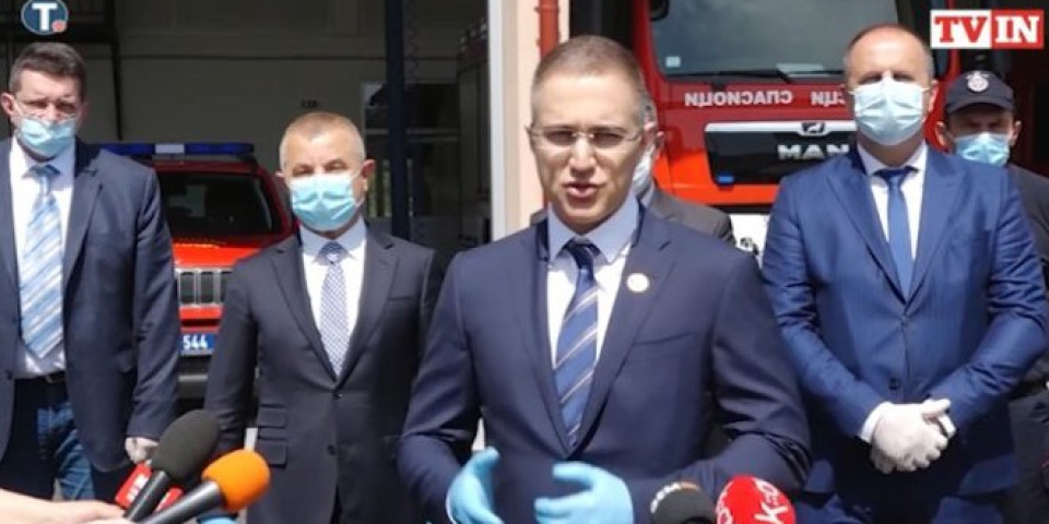(VIDEO) STRATEŠKI OBJEKAT ZA OVAJ DEO BEOGRADA Stefanović otvorio novu zgradu za vatrogasce u Lazarevcu