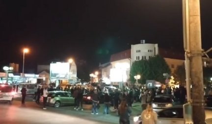 NA IVICI INCIDENTA U BERANAMA! Policija krenula, pa se povukla pred građanima koji BRANE SVETINJE! (VIDEO)