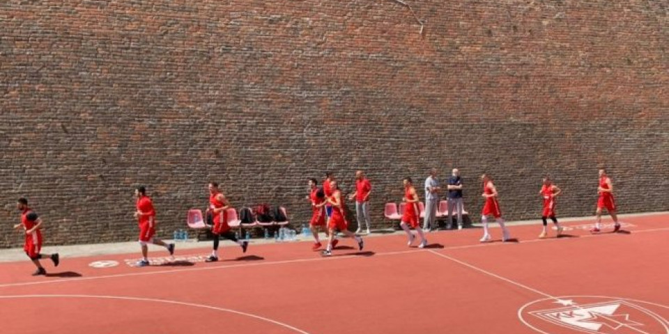 (FOTO) KONAČNO NA TERENU! Košarkaši Zvezde odradili trening!