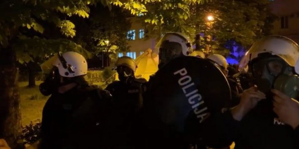 MILOVA POLICIJA SE UPLAŠILA NARODA! Sveštenici u Nikšiću i Baru pušteni posle informativnog ratgovora, NISU RADILI NIŠTA PROTIVZAKONITO!