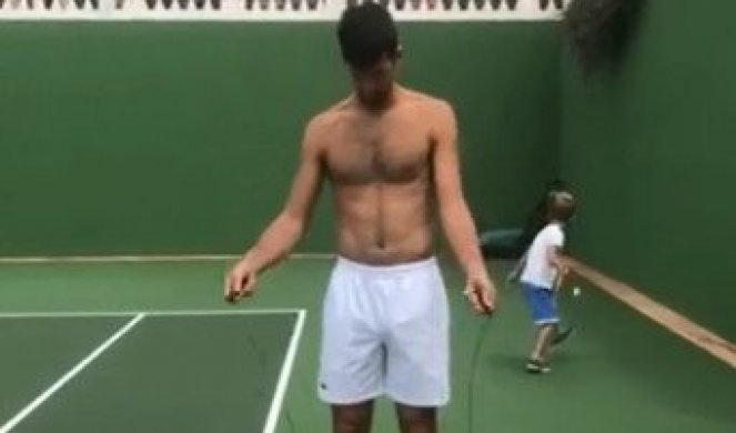 (VIDEO) OVO VREDI VIŠE OD HILJADU REČI! Nole i Stefan u AKCIJI na teniskom terenu! Kakav forhend ima Noletov naslednik!
