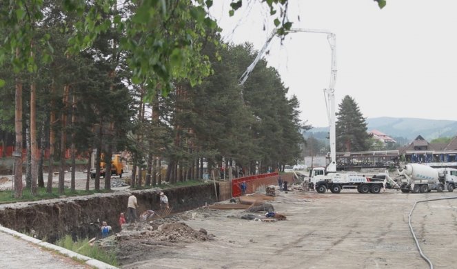 ŠETALIŠTE SA PODNIM GREJANJEM I BINA USRED JEZERA! Najatraktivnija planinska destinacija promenila imidž, uloženo dva miliona evra!