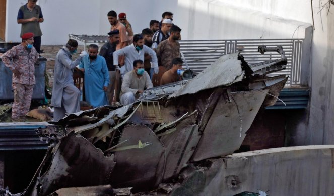 CRNI BILANS PADA AVIONA: Najmanje 80 ljudi poginulo, dvoje putnika preživelo!