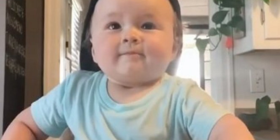 HIT! Ono što ova beba radi bez daha PRATI MILION LJUDI - SNIMCI SU NEVEROVATNI! /VIDEO/