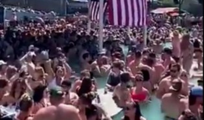 (VIDEO) GDE JE TA SOCIJALNA DISTANCA?! Ameri se baš opustili! Svi pohrlili na bazen, ĐUSKAJU I UŽIVAJU BEZ IKAKVOG RASTOJANJA!