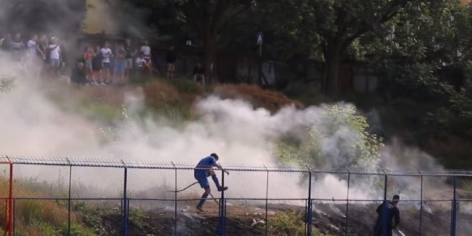 (VIDEO) HAOS NA KARABURMI! Navijači Beograda zapalili stadion, požar gasio i Milan Kalinić!