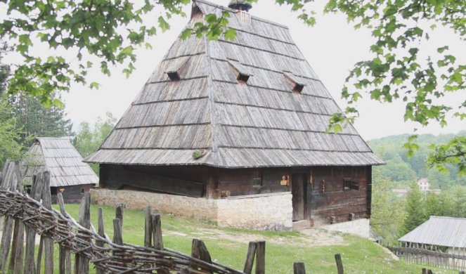 SIROGOJNO ČUVA SRPSKU TRADICIJU!  Jedinstveni muzej na otvorenom nalazi se na padinama Zlatibora
