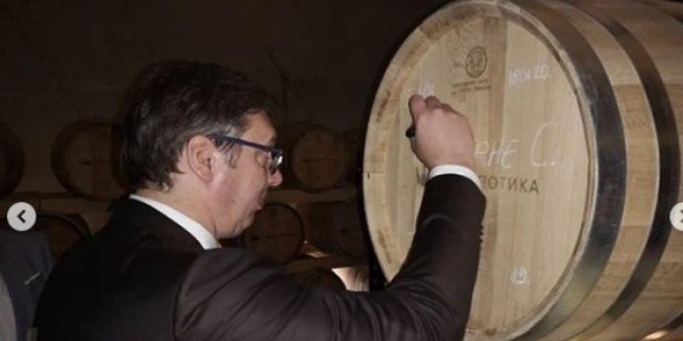 (FOTO) PONOSAN SAM I SREĆAN! Vučić posetio Vinariju kod Smederevske Palanke