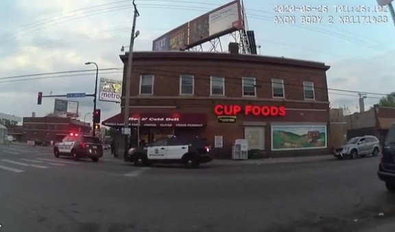 NJEGOVA SMRT JE DIGLA AMERIKU NA NOGE! Policija objavila snimak hapšenja BRUTALNO UBIJENOG Afroamerikanca (VIDEO)