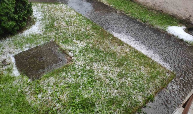 NA ZRENJANIN UDARILI GROMOVI I MUNJE! Veliko nevreme, 15 minuta padao grad veličine oraha! (VIDEO)