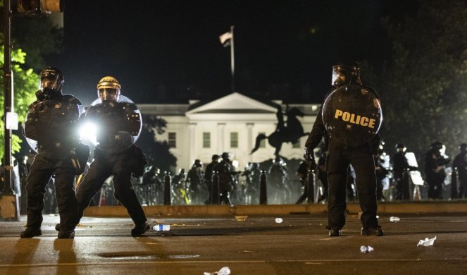 HAOS U AMERICI! Veliki sukobi ispred Bele kuće