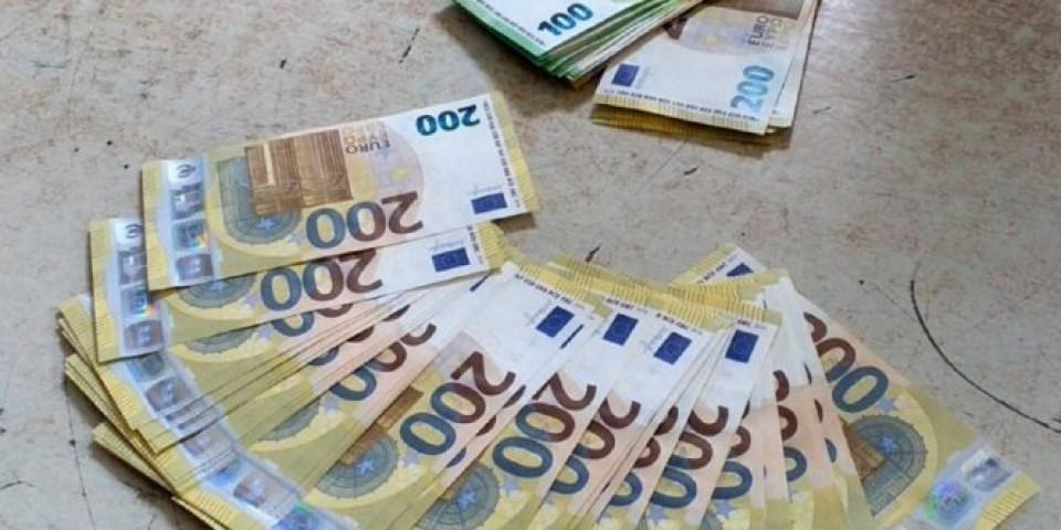 KURSNA LISTA: Dolar nastavlja da pada, za 1 evro 117,59 dinara