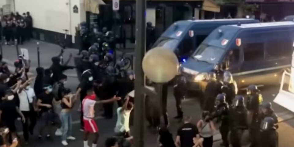 I PARIZ U PLAMENU ZBOG UBISTVA AFROAMERIKANCA! Nemiri u Francuskoj i danas, policija upotrebila suzavac! (VIDEO)