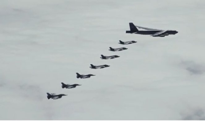 (VIDEO) NEŠTO SE SPREMA NA SEVERU! Američki bombarderi B-52 simulirali BOMBARDOVAJE ARKTIKA, došli do obala Sibira!