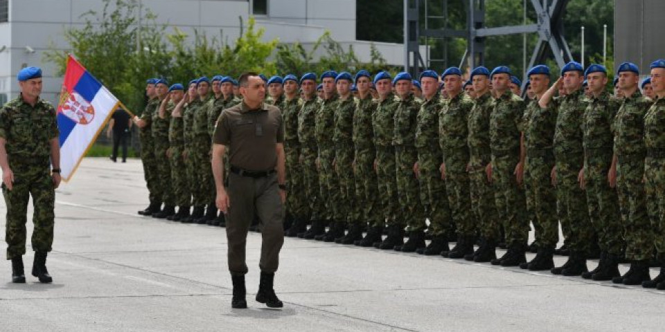 UČEŠĆEM NA PARADI PONOVO POTVRĐUJEMO DA NAM JE SLOBODA SVE! Ministar Vulin ispratio gardiste na vojnu paradu u Moskvi
